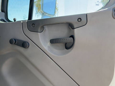 2012 Freightliner M2 106