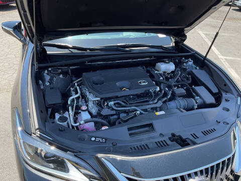 2025 Lexus ES 300h