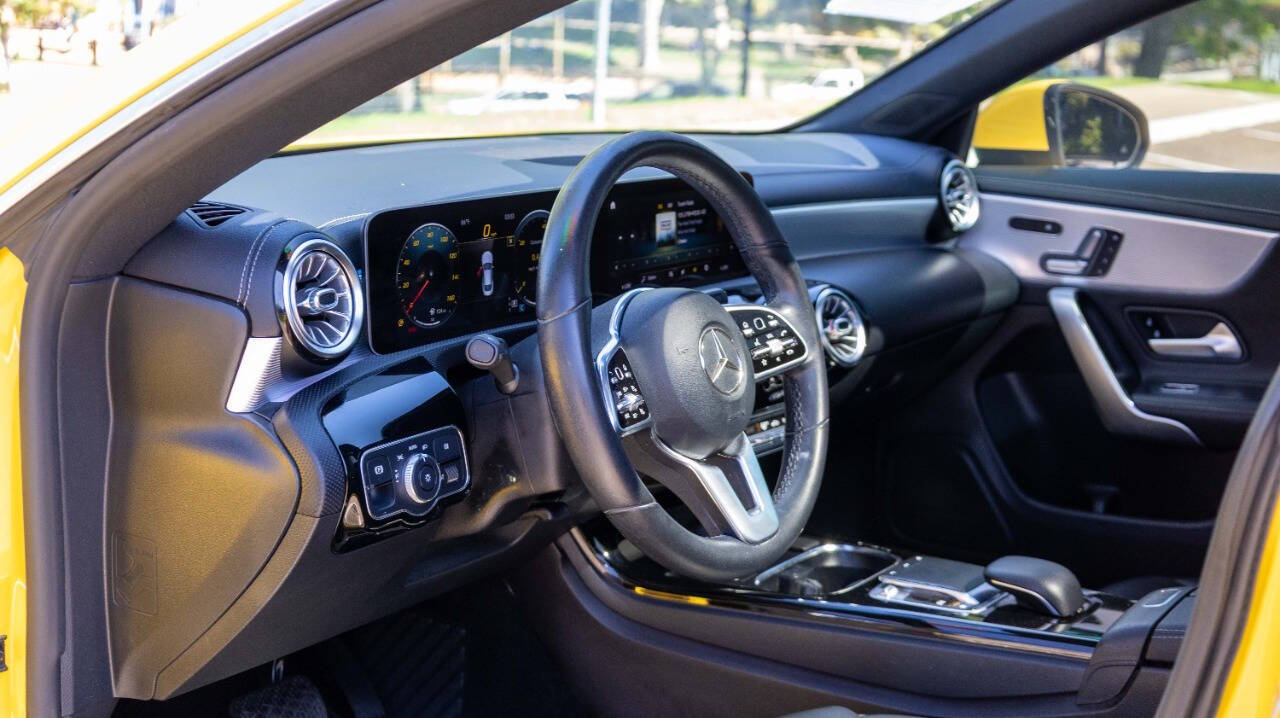 2020 Mercedes Benz CLA 250 photo 16