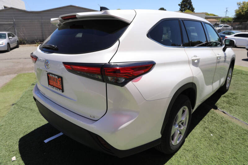 2022 Toyota Highlander LE