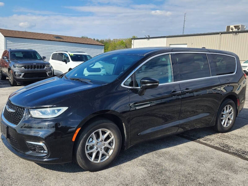 2025 Chrysler Pacifica Select