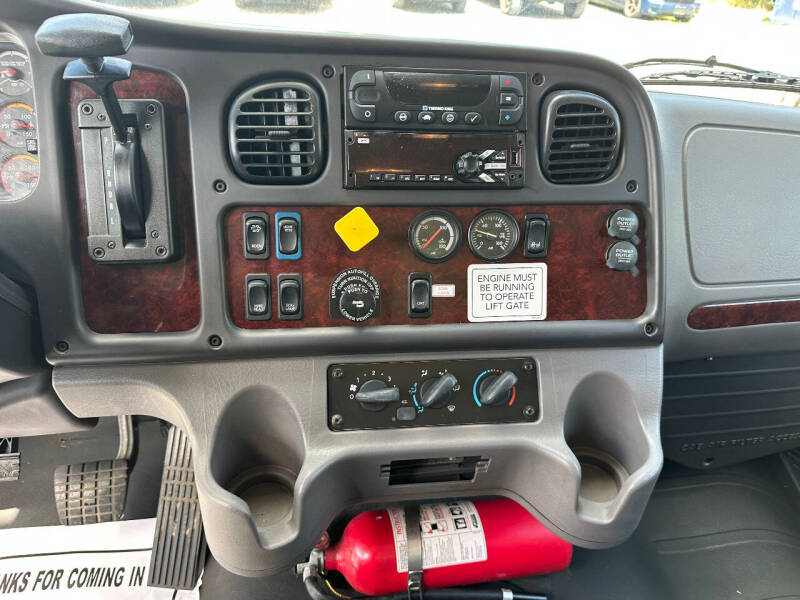 2018 Freightliner M2 106