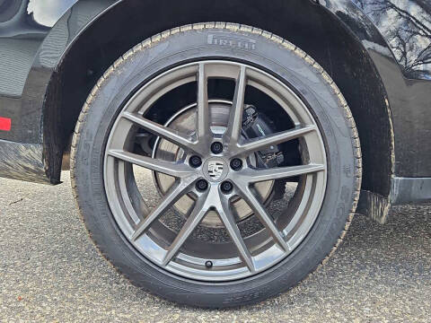 2025 Porsche Macan T