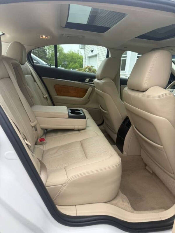 2011 Lincoln MKS