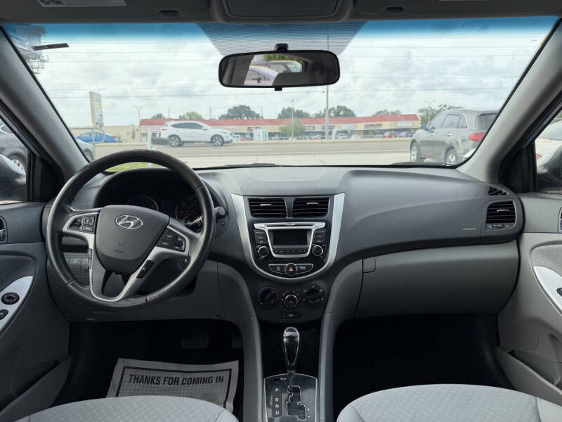 2014 Hyundai Accent SE