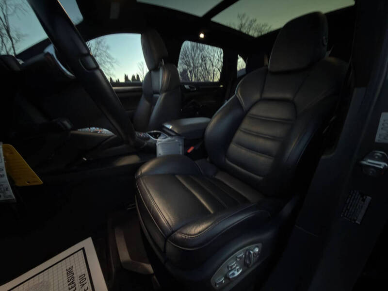 2014 Porsche Cayenne GTS