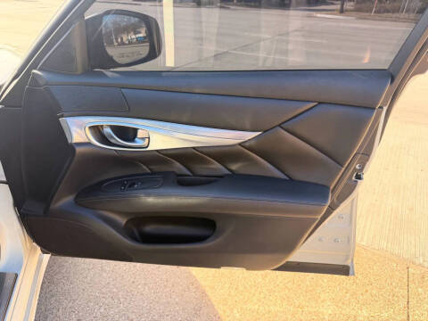 2016 Infiniti Q70 3.7