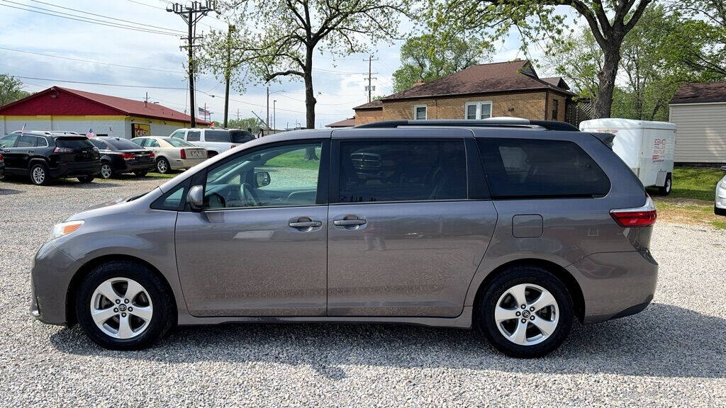 2018 Toyota Sienna for sale at Big Iron Auto LLC in Cape Girardeau, MO