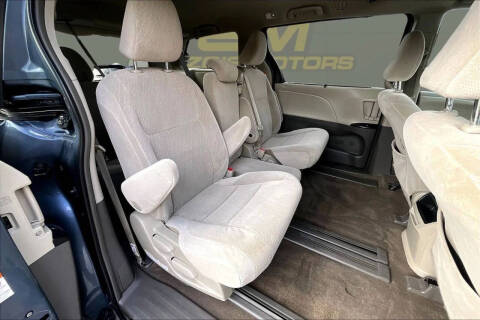 2017 Toyota Sienna LE 8-Passenger
