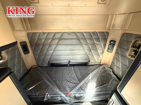 2019 Freightliner Coronado 122 SD