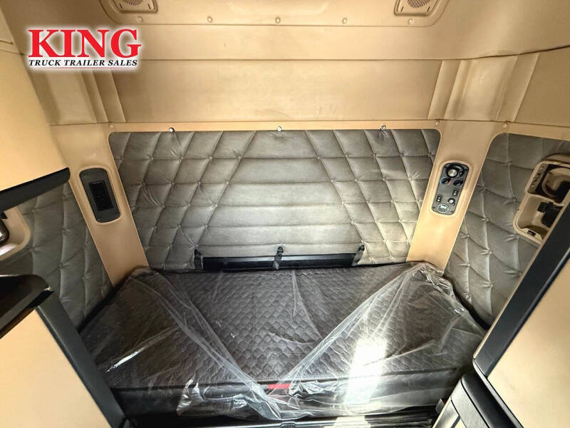 2019 Freightliner Coronado 122 SD