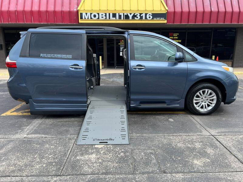 2016 Toyota Sienna XLE 8-Passenger