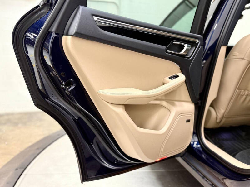 2023 Porsche Macan T