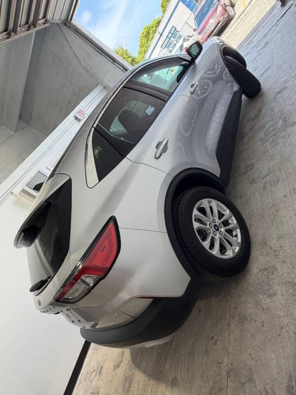 2020 Ford Escape SE