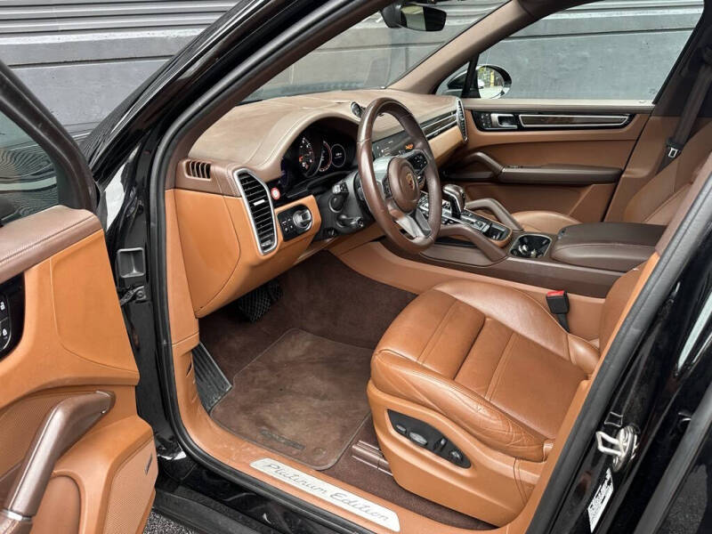 2023 Porsche Cayenne Platinum Edition