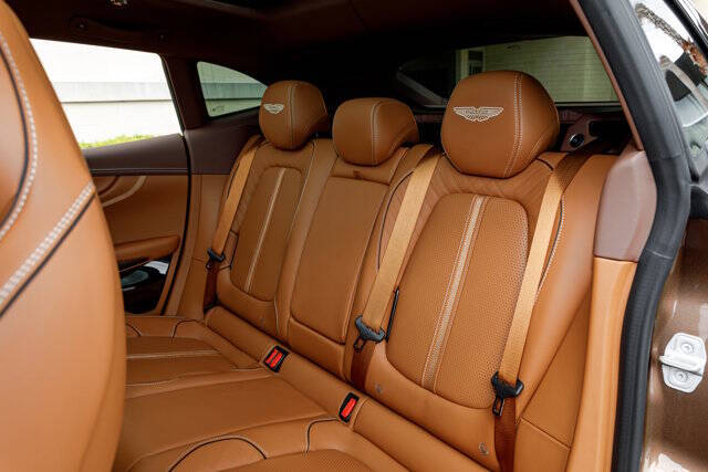 2025 Aston Martin DBX 707