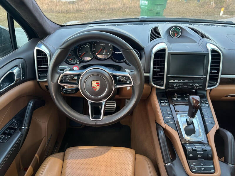 2016 Porsche Cayenne GTS