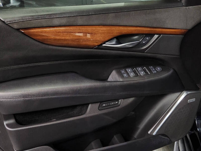 2017 Cadillac Escalade Luxury