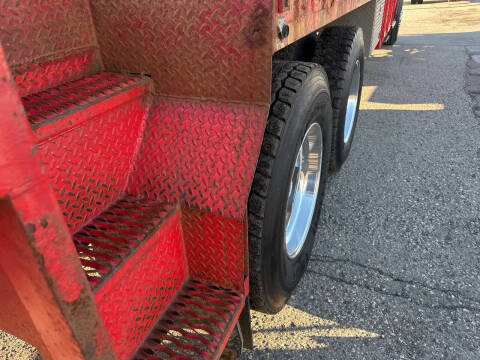 2005 Freightliner M2 106