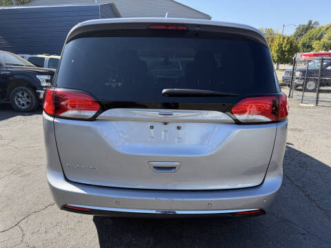 2020 Chrysler Pacifica Touring L