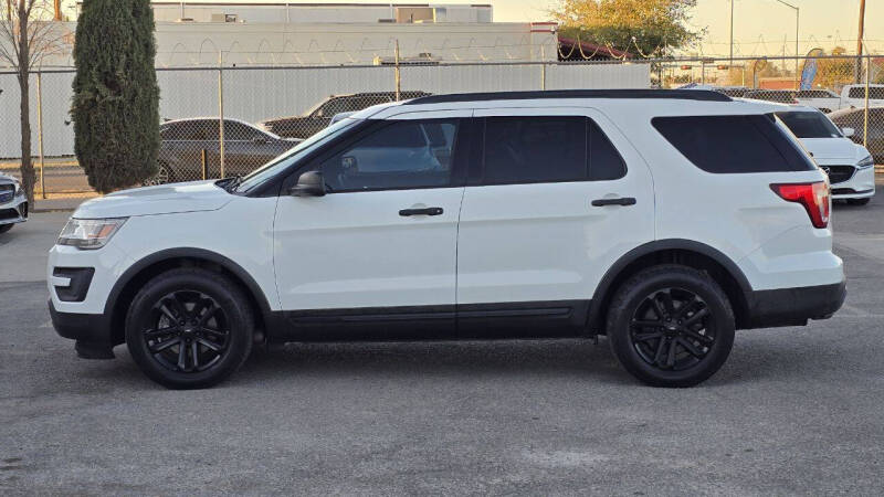 2017 Ford Explorer Base photo 9