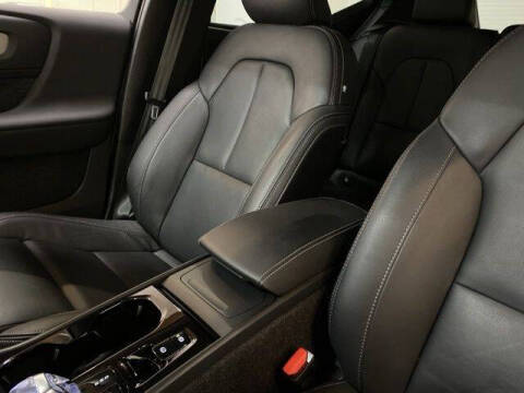 2025 Volvo XC40 B5 Plus Bright Theme