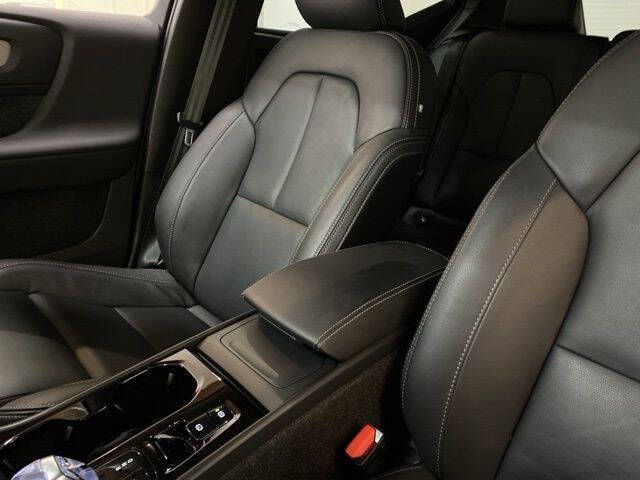 2025 Volvo XC40 B5 Plus Bright Theme