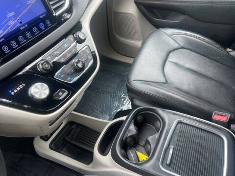 2017 Chrysler Pacifica Touring-L Plus