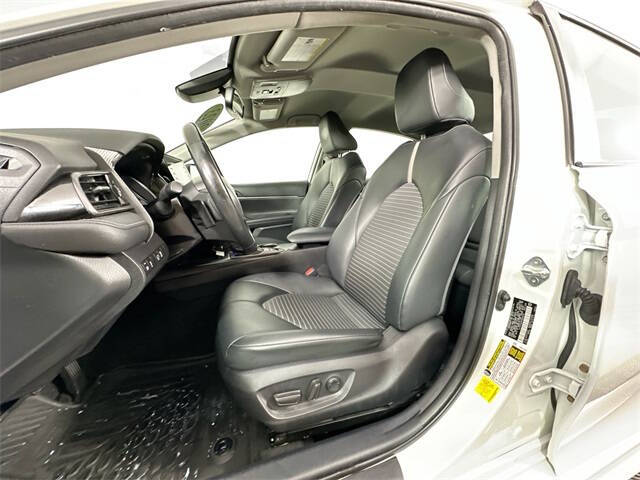 2023 Toyota Camry Hybrid SE