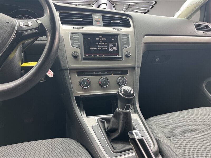 2016 Volkswagen Golf TSI S