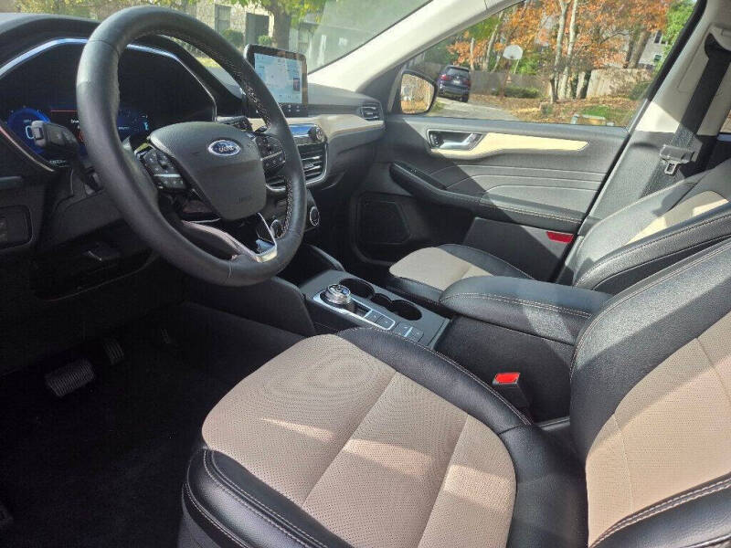 2022 Ford Escape Titanium