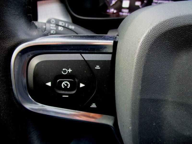 2020 Volvo XC40 T5 Momentum