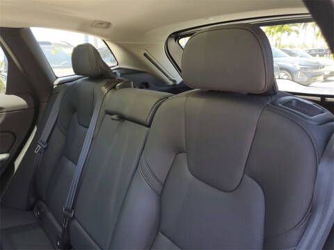 2023 Volvo XC60 B5 Plus Dark Theme