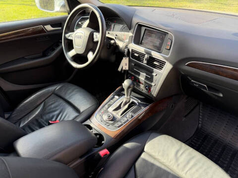 2011 Audi Q5 2.0T quattro Premium Plus