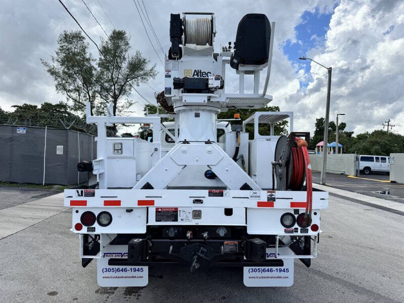 2020 Freightliner M2 106