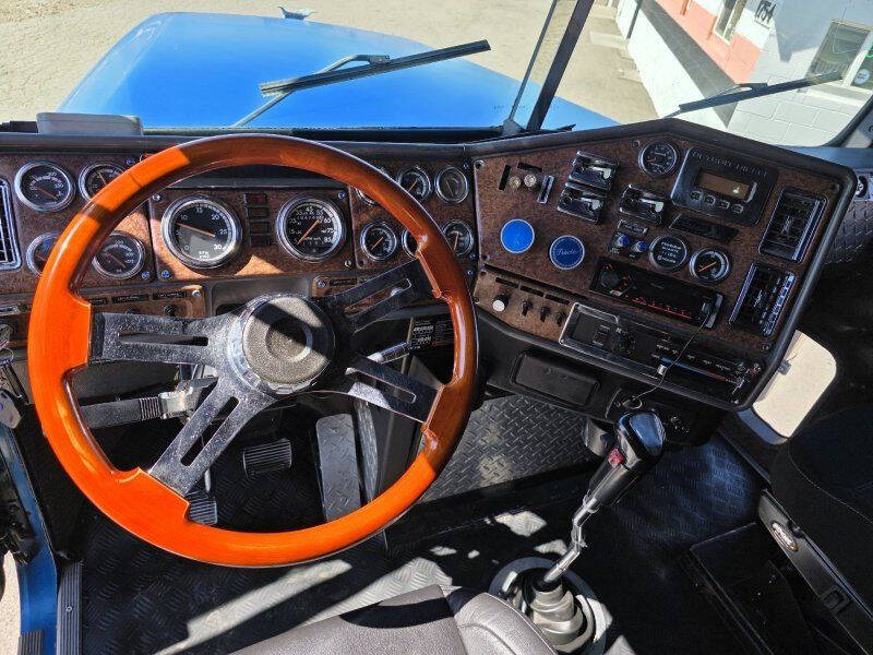 2001 Freightliner Conventional XL