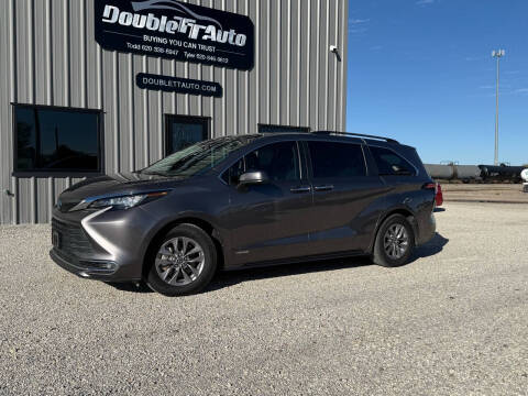 2021 Toyota Sienna for sale at Double TT Auto in Montezuma KS