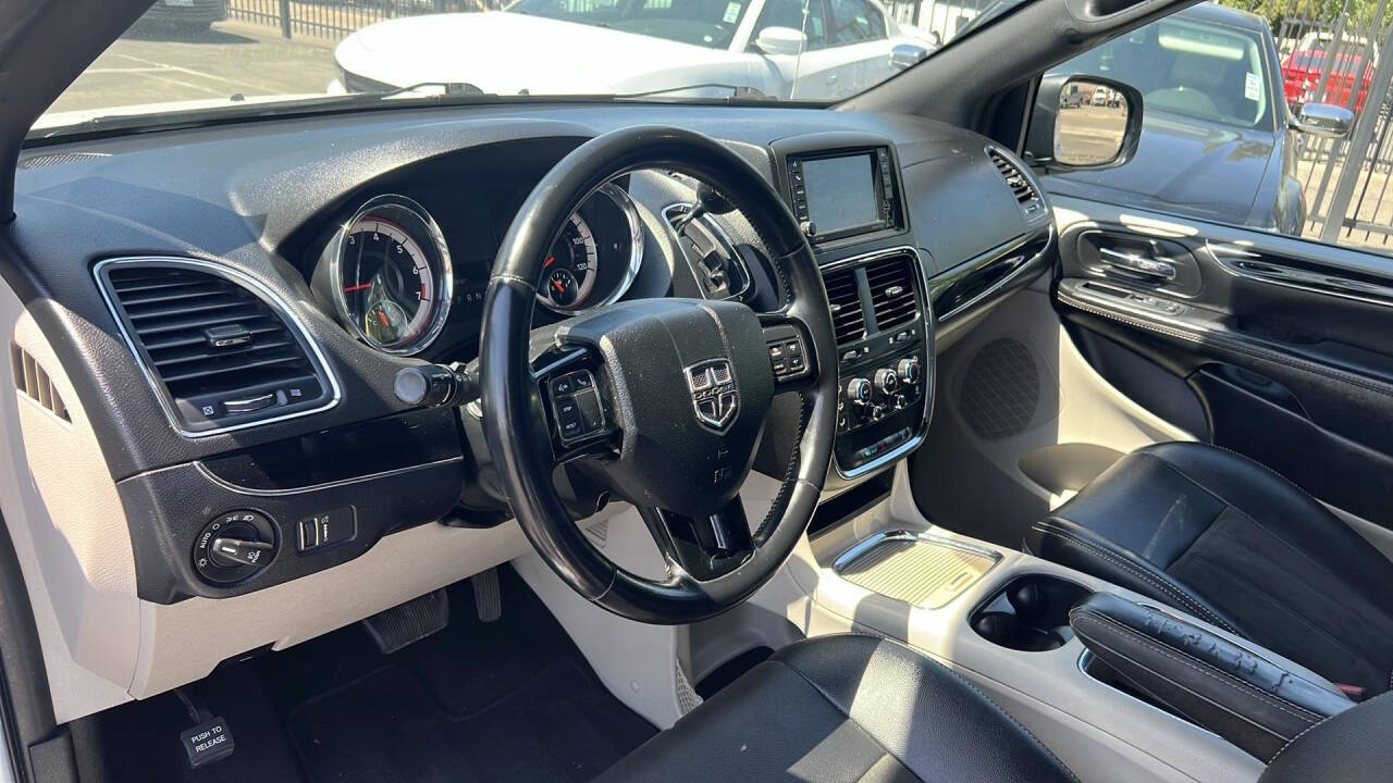 2019 Dodge Grand Caravan for sale at Auto Plaza in Fresno, CA