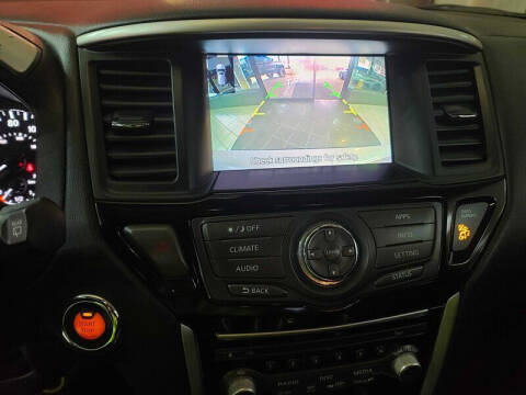 2017 Nissan Pathfinder SV