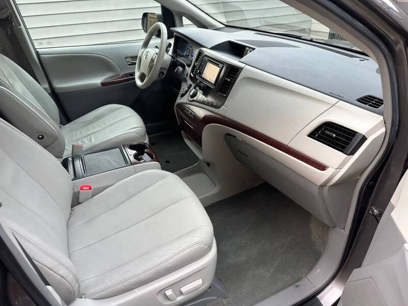 2014 Toyota Sienna