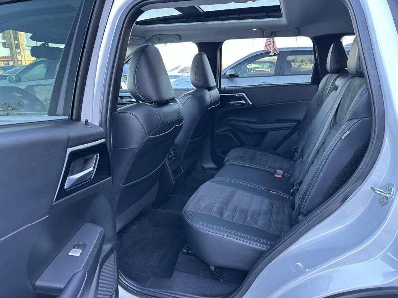 2023 Mitsubishi Outlander PHEV SE