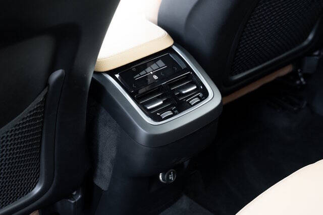 2019 Volvo XC90 T6 Momentum