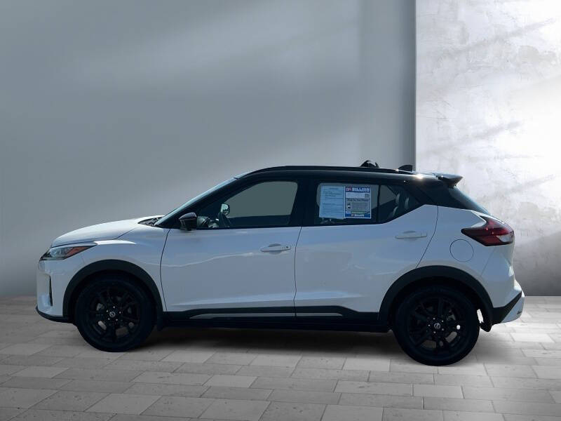 2021 Nissan Kicks SR