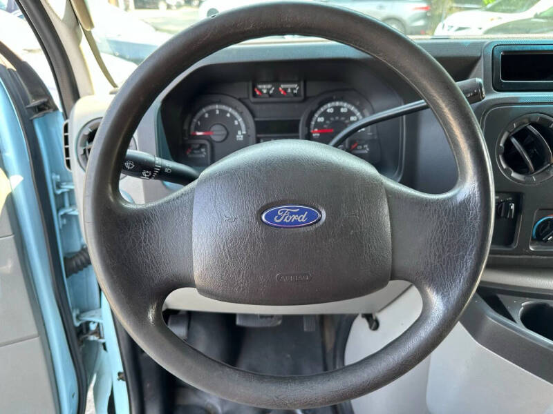 2013 Ford E-Series E-350 SD