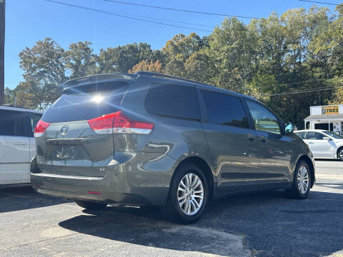 2013 Toyota Sienna XLE 8-Passenger