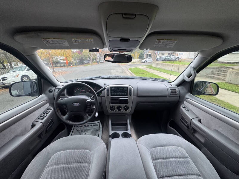 2004 Ford Explorer XLT