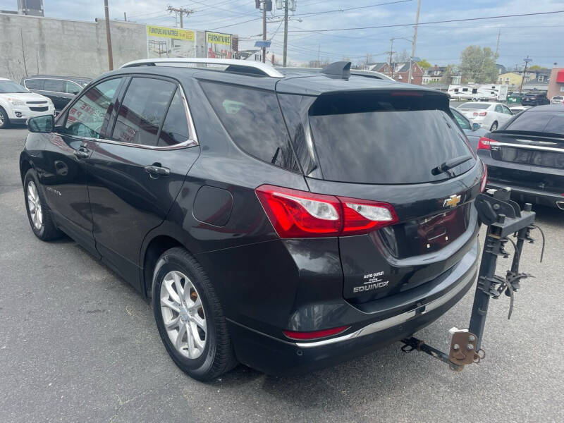 2018 Chevrolet Equinox LT photo 3