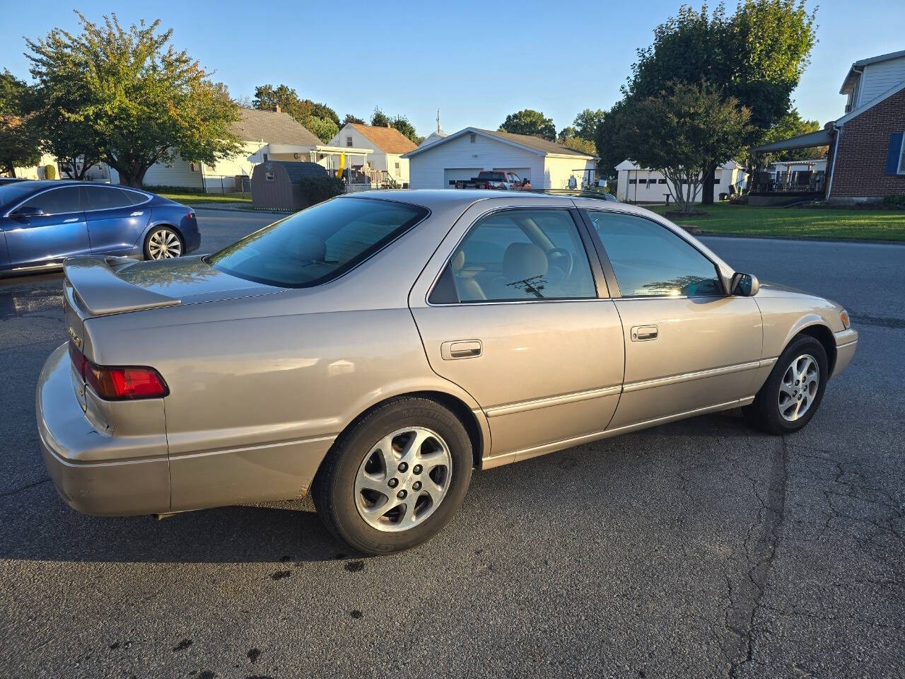 1998 Toyota Camry for sale at QUEENSGATE AUTO SALES in York, PA