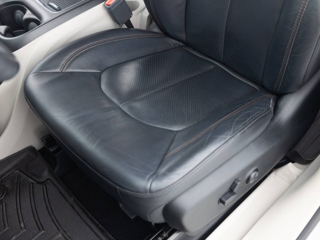 Used Car 2017 Chrysler Pacifica  Touring L Plus 4dr Mini Van For Sale Under $12,000 In Coal City, Illinois