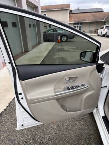 2012 Toyota Prius v Five